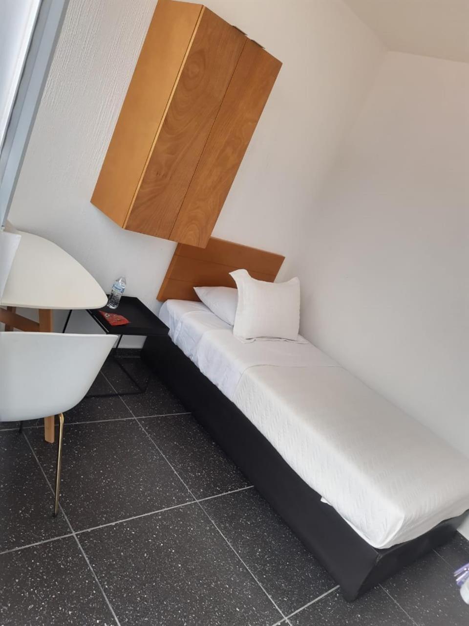 Estudio #5 Casa Fatima, 8 Min Del Centro 1 Persona グアダラハラ エクステリア 写真